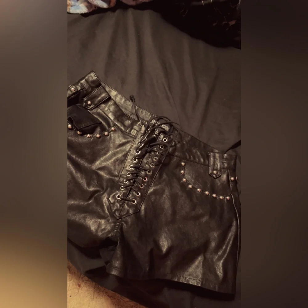 Shorts - Picture 1 of 3